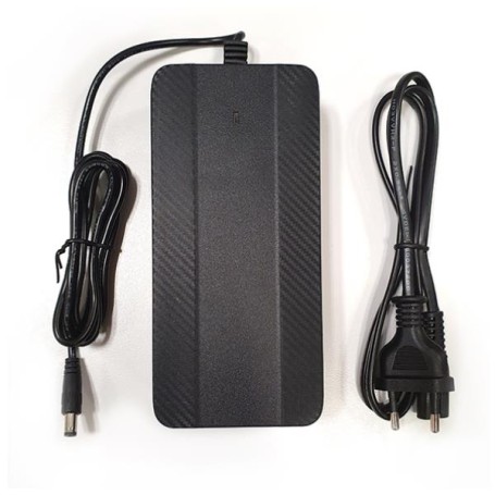 CHARGER J1 42V 1.5AH EU (ZM9SPJ10038)