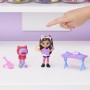 Gabby's Dollhouse Set Art Studio con 2 personaggi giocattolo, 2 accessori, scatola con sorpresa e mobile, giocattolo per bambini (6060476)
